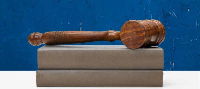 Como emitir um atestado de capacidade técnica? Na imagem, martelo da justiça em alusão ao tema 
