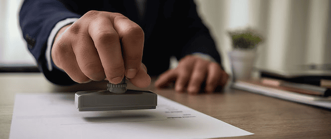Como tirar Certidão Negativa da Federal? Na imagem, empresa obtendo a certificação após conseguir tirar a certidão pela internet 