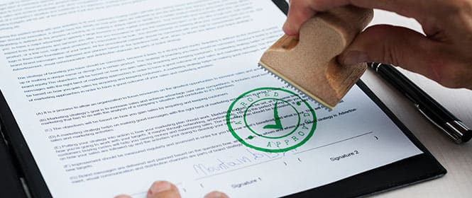 Como emitir uma certidão federal? Na imagem, órgão federal aprovando solicitação de certidão federal, importante para processos de licitações